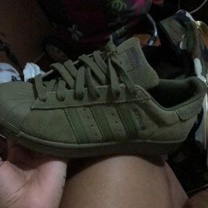 Green low top adidas